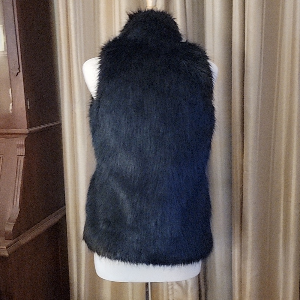 Black Faux Fur Vest Size Small - Picture 4 of 8